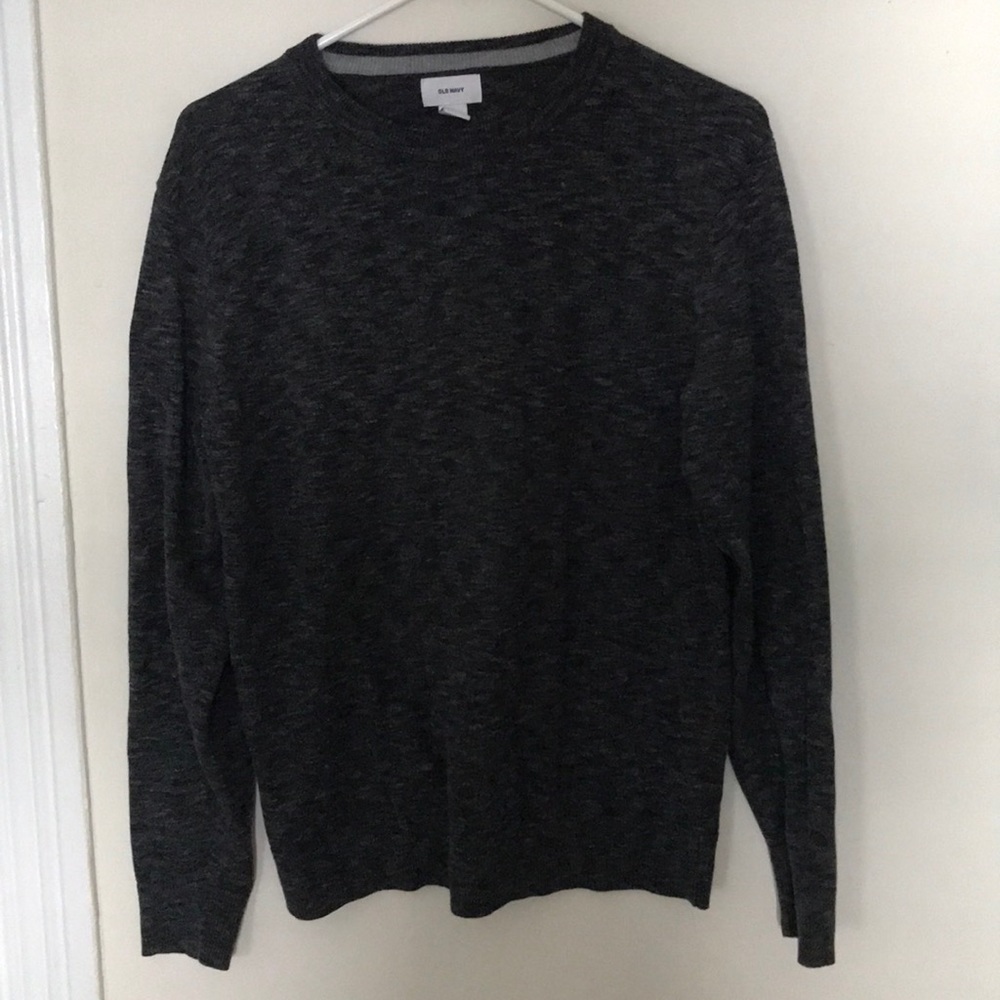 Heather grey men’s Old Navy sweater